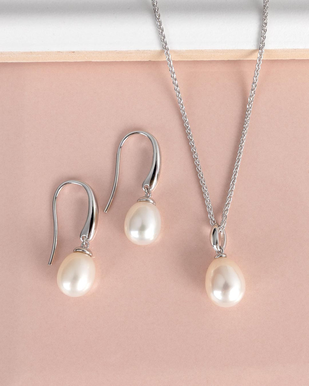 Revival Classic Pearl Necklace