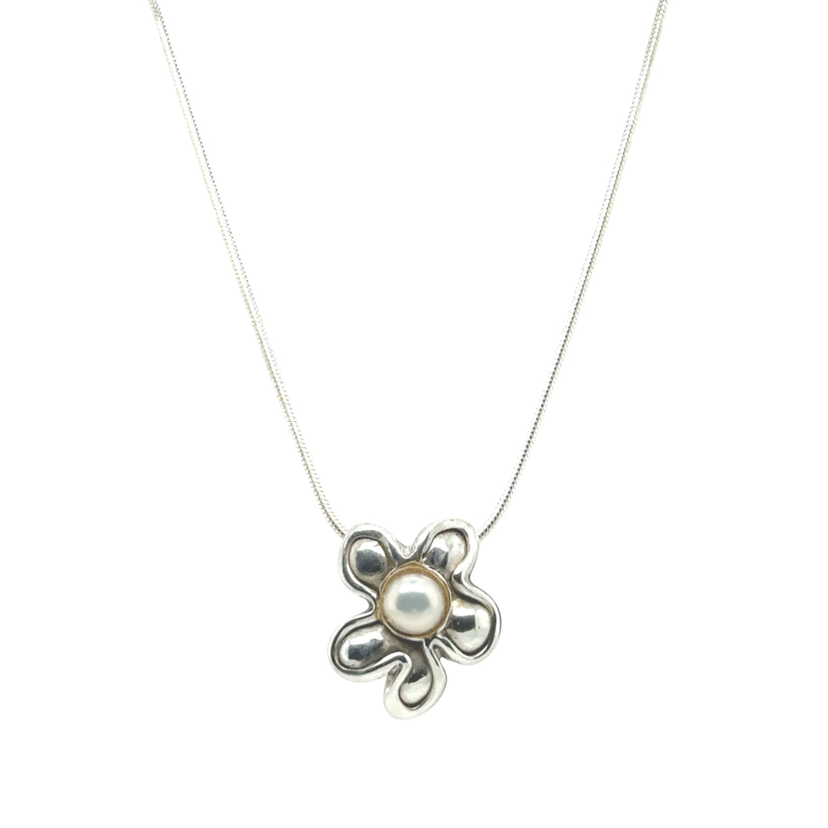 Flower pearl silver necklace