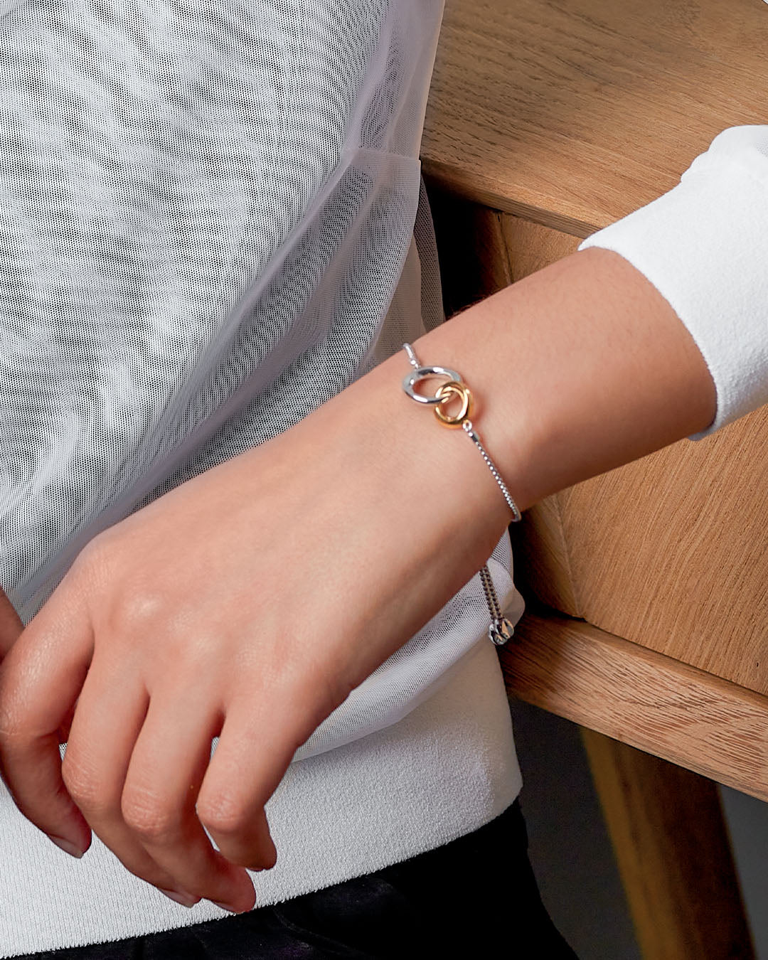 Bevel Cirque Link Golden Toggle Bracelet