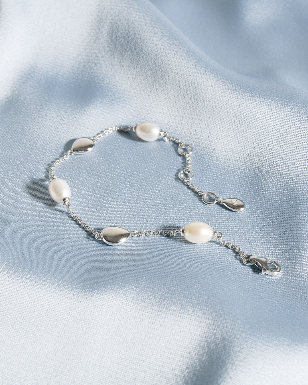 Coast Pebble Pearl Bracelet