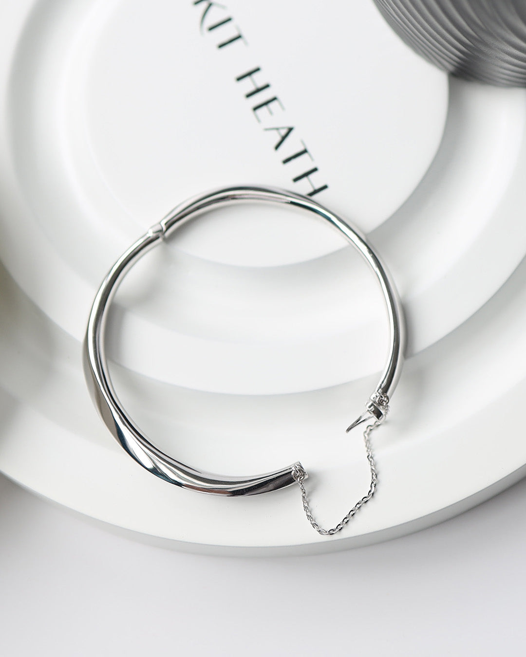 Bevel Cirque Hinged Bangle
