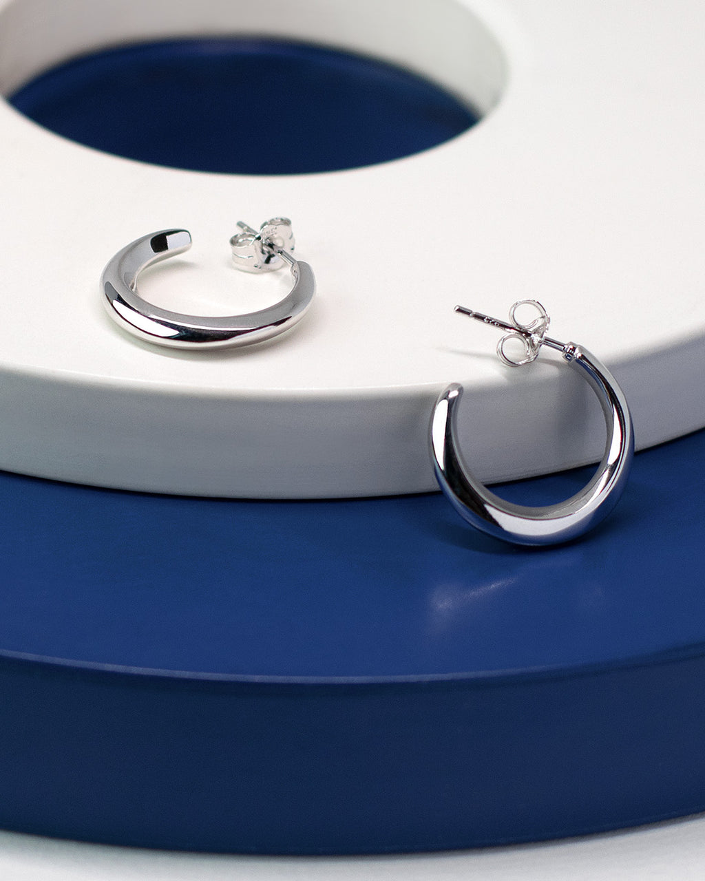 Bevel Cirque Midi Hoop Earrings
